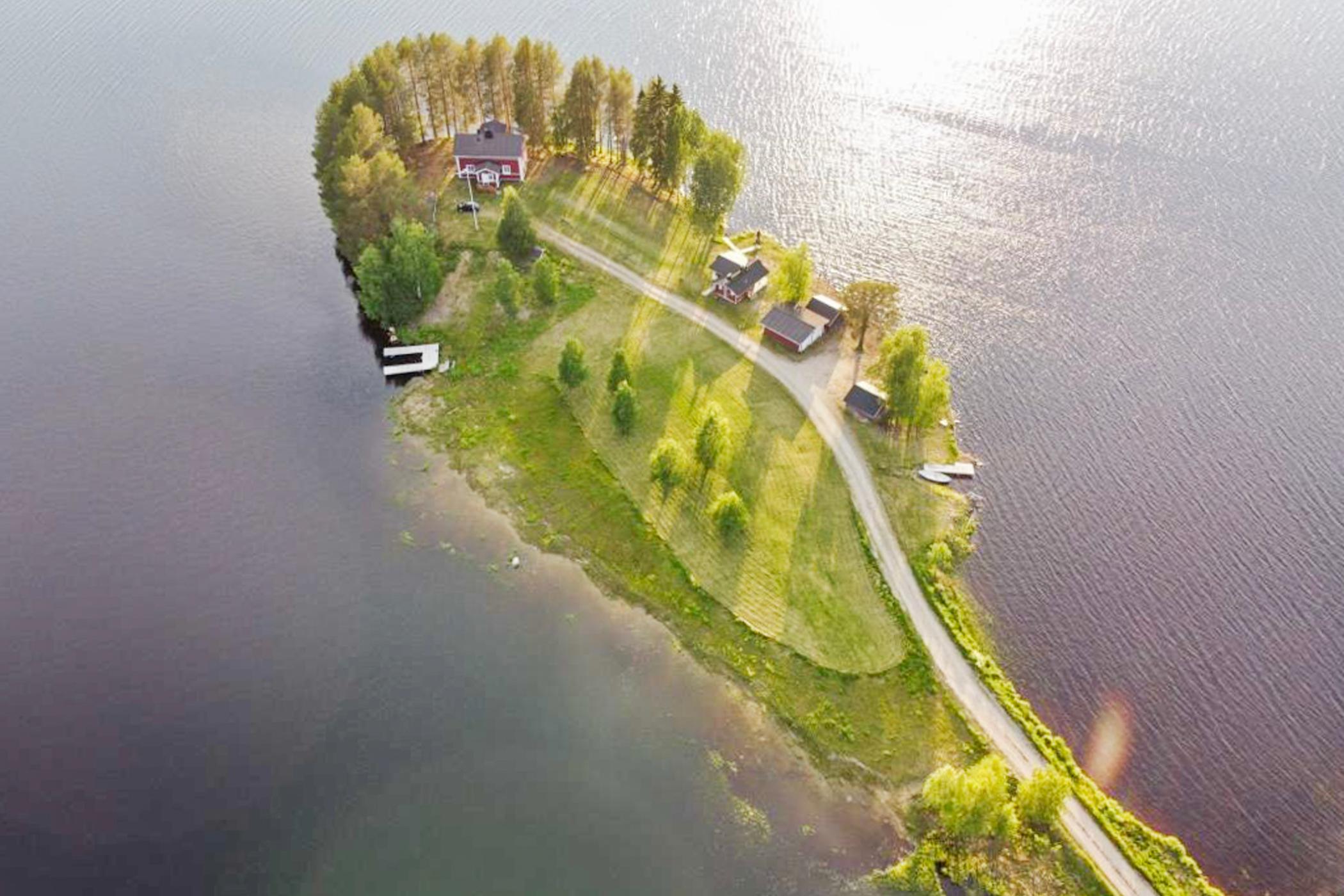 7 giorni nel cuore pulsante dell'autunno artico. Un viaggio per gli occhi, un rifugio per l'anima.